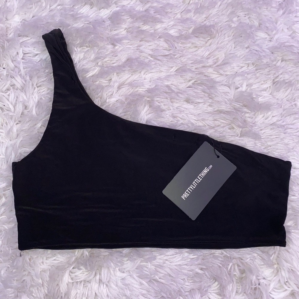 Pretty Little Thing Black One Shoulder Crop Top